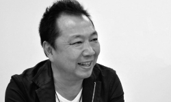顔写真モノクロ.jpg